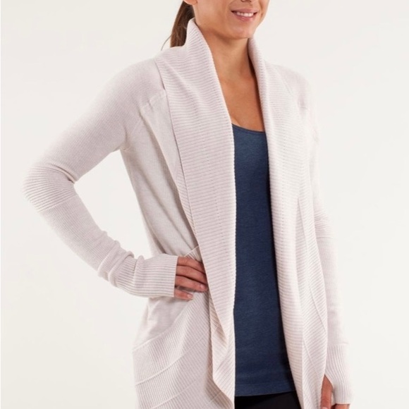 Lululemon Transformation Wrap - Picture 2 of 9